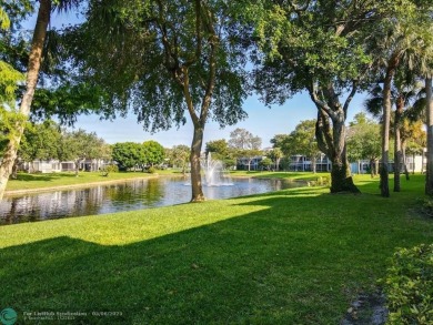 LOOK AT THIS GEM NESTLED IN PALM AIRE COUNTRY CLUB!! ALL AGES on Palm-Aire Country Club and Resort - The Oaks in Florida - for sale on GolfHomes.com, golf home, golf lot