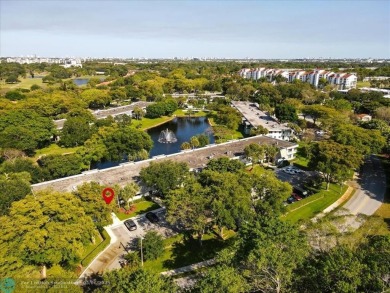 LOOK AT THIS GEM NESTLED IN PALM AIRE COUNTRY CLUB!! ALL AGES on Palm-Aire Country Club and Resort - The Oaks in Florida - for sale on GolfHomes.com, golf home, golf lot