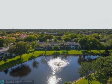 LOOK AT THIS GEM NESTLED IN PALM AIRE COUNTRY CLUB!! ALL AGES on Palm-Aire Country Club and Resort - The Oaks in Florida - for sale on GolfHomes.com, golf home, golf lot