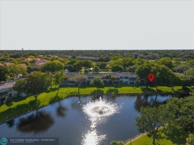 LOOK AT THIS GEM NESTLED IN PALM AIRE COUNTRY CLUB!! ALL AGES on Palm-Aire Country Club and Resort - The Oaks in Florida - for sale on GolfHomes.com, golf home, golf lot