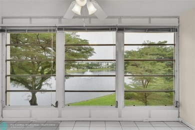 This 'JUNIPER' FLOOR PLAN HAS INSIDE WASHER/DRYER, UPDATED on Wynmoor Golf Course in Florida - for sale on GolfHomes.com, golf home, golf lot