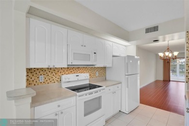 This 'JUNIPER' FLOOR PLAN HAS INSIDE WASHER/DRYER, UPDATED on Wynmoor Golf Course in Florida - for sale on GolfHomes.com, golf home, golf lot