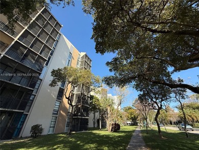 Spacious condo in the heart of Aventura at 3301 N Country Club on Turnberry Isle Resort and Club in Florida - for sale on GolfHomes.com, golf home, golf lot