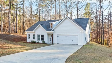 Welcome to this beautifully maintained 3-bedroom, 2-bath home on Stillwaters Golf and Country Club in Alabama - for sale on GolfHomes.com, golf home, golf lot