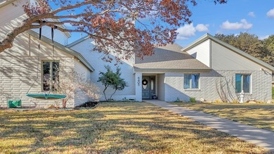 ABSOLUTELY STUNNING DESIGNER'S PERSONAL HOME ALONG THE GOLF on Green Tree Country Club in Texas - for sale on GolfHomes.com, golf home, golf lot