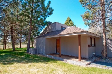 Fantastic single level floorplan on this Meadow House on Sunriver Woodlands Golf Course in Oregon - for sale on GolfHomes.com, golf home, golf lot