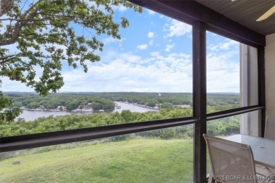 Welcome to this beautiful duplex-style condominium in the on Seasons Ridge At Four Seasons in Missouri - for sale on GolfHomes.com, golf home, golf lot
