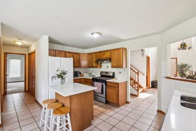 Step into this Amazing custom-built home offering 4 bedrooms and on Lincoln Oaks Golf Course in Illinois - for sale on GolfHomes.com, golf home, golf lot