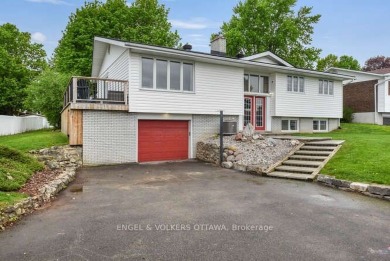 Charming side-split home on an oversized lot, ideally located on Dundas Valley Golf and Curling Club in  - for sale on GolfHomes.com, golf home, golf lot