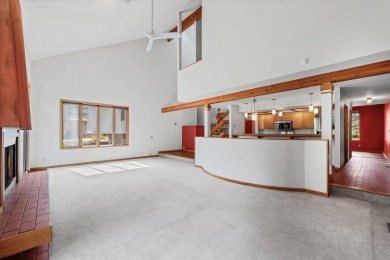 Stunning Contemporary in Lincolnshire Fields! This spacious on Lincolnshire Fields Country Club in Illinois - for sale on GolfHomes.com, golf home, golf lot