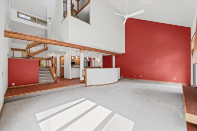 Stunning Contemporary in Lincolnshire Fields! This spacious on Lincolnshire Fields Country Club in Illinois - for sale on GolfHomes.com, golf home, golf lot