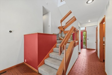 Stunning Contemporary in Lincolnshire Fields! This spacious on Lincolnshire Fields Country Club in Illinois - for sale on GolfHomes.com, golf home, golf lot
