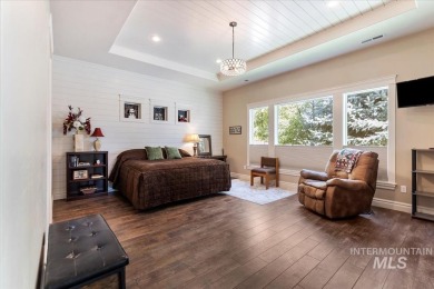 Welcome to Hunters Point, where golf and so much more await you on Hunters Point Golf Club in Idaho - for sale on GolfHomes.com, golf home, golf lot