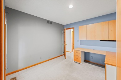 Stunning Contemporary in Lincolnshire Fields! This spacious on Lincolnshire Fields Country Club in Illinois - for sale on GolfHomes.com, golf home, golf lot