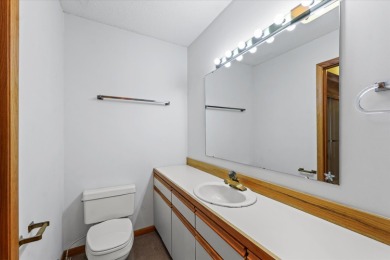 Stunning Contemporary in Lincolnshire Fields! This spacious on Lincolnshire Fields Country Club in Illinois - for sale on GolfHomes.com, golf home, golf lot