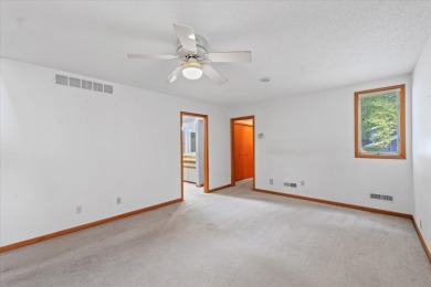 Stunning Contemporary in Lincolnshire Fields! This spacious on Lincolnshire Fields Country Club in Illinois - for sale on GolfHomes.com, golf home, golf lot