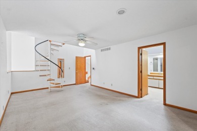 Stunning Contemporary in Lincolnshire Fields! This spacious on Lincolnshire Fields Country Club in Illinois - for sale on GolfHomes.com, golf home, golf lot