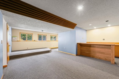 Stunning Contemporary in Lincolnshire Fields! This spacious on Lincolnshire Fields Country Club in Illinois - for sale on GolfHomes.com, golf home, golf lot