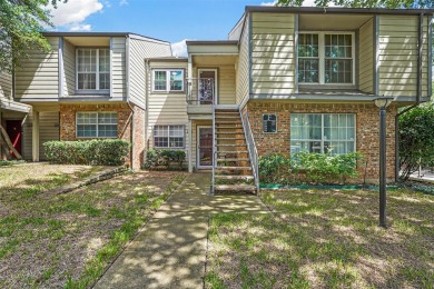 Discover the charm of this beautiful 2BR, 2BA corner condo with on Stevens Park Golf Course in Texas - for sale on GolfHomes.com, golf home, golf lot