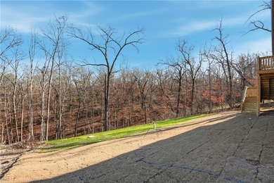 $5,000 IN BUYER CONCESSIONS IF CONTRACTED BY 2/28/26! Additional on Bella Vista - Metfield Golf Complex and Country Club in Arkansas - for sale on GolfHomes.com, golf home, golf lot