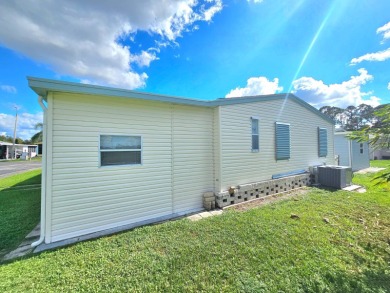 METICULOUS MAINTAINED HOME ON A PRIVATE CORNER LOT!!! This fully on Riverbend Golf and Country Club in Florida - for sale on GolfHomes.com, golf home, golf lot