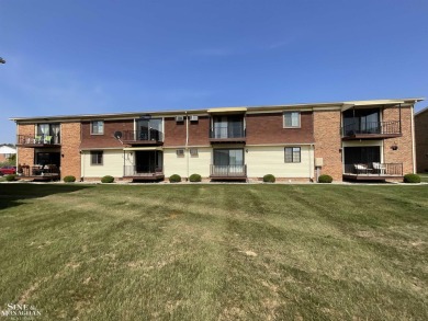 WELCOME TO YOUR SLICE OF PARADISE. THIS BEAUTIFUL 3 BEDROOM on Marysville Golf Course in Michigan - for sale on GolfHomes.com, golf home, golf lot
