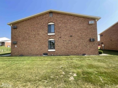 WELCOME TO YOUR SLICE OF PARADISE. THIS BEAUTIFUL 3 BEDROOM on Marysville Golf Course in Michigan - for sale on GolfHomes.com, golf home, golf lot