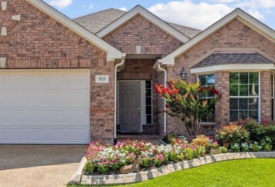 PRISTINE HOME IN HERITAGE RANCH (50+ GATED COMMUNITY) - on Heritage Ranch Golf and Country Club in Texas - for sale on GolfHomes.com, golf home, golf lot
