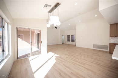 Charming 2-bedroom, 2 bathroom home in Sun City on Highland Falls Golf Club in Nevada - for sale on GolfHomes.com, golf home, golf lot