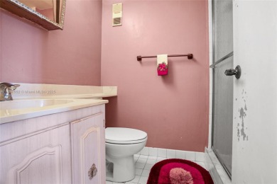 Welcome to 18th hole at Inverrary - a sought-after resort style on Inverrary Country Club in Florida - for sale on GolfHomes.com, golf home, golf lot