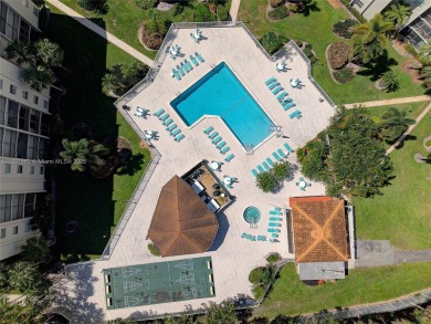 Welcome to 18th hole at Inverrary - a sought-after resort style on Inverrary Country Club in Florida - for sale on GolfHomes.com, golf home, golf lot