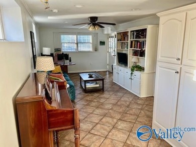 This cozy 4 bed, 3 bath home is in a prime location with Point on Point Mallard Golf Course in Alabama - for sale on GolfHomes.com, golf home, golf lot