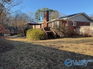 This cozy 4 bed, 3 bath home is in a prime location with Point on Point Mallard Golf Course in Alabama - for sale on GolfHomes.com, golf home, golf lot