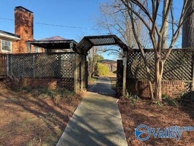 This cozy 4 bed, 3 bath home is in a prime location with Point on Point Mallard Golf Course in Alabama - for sale on GolfHomes.com, golf home, golf lot