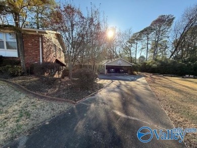 This cozy 4 bed, 3 bath home is in a prime location with Point on Point Mallard Golf Course in Alabama - for sale on GolfHomes.com, golf home, golf lot