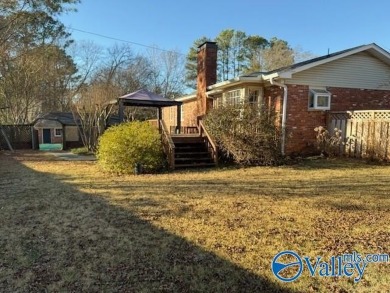 This cozy 4 bed, 3 bath home is in a prime location with Point on Point Mallard Golf Course in Alabama - for sale on GolfHomes.com, golf home, golf lot