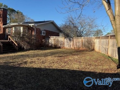 This cozy 4 bed, 3 bath home is in a prime location with Point on Point Mallard Golf Course in Alabama - for sale on GolfHomes.com, golf home, golf lot