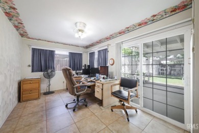 Kern City - 55+ community with clubhouse, pool, golf and other on Sundale Country Club in California - for sale on GolfHomes.com, golf home, golf lot