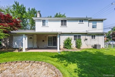 **WOW**2100+ SQ FT ABSOLUTELY BEAUTIFUL 4 BEDROOM, 2 AND A HALF on Lochmoor Club in Michigan - for sale on GolfHomes.com, golf home, golf lot