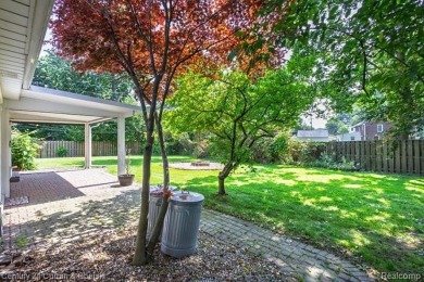 **WOW**2100+ SQ FT ABSOLUTELY BEAUTIFUL 4 BEDROOM, 2 AND A HALF on Lochmoor Club in Michigan - for sale on GolfHomes.com, golf home, golf lot