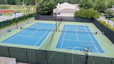 Welcome to the highly sought-after Woodbury Greens condo on Oyster Bay Golf Course in New York - for sale on GolfHomes.com, golf home, golf lot
