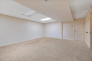 Welcome to the highly sought-after Woodbury Greens condo on Oyster Bay Golf Course in New York - for sale on GolfHomes.com, golf home, golf lot