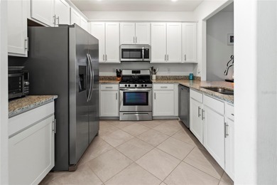 Convenient Lakewood Ranch location with fabulous amenities! This on Lakewood National Golf Club in Florida - for sale on GolfHomes.com, golf home, golf lot