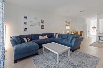 Convenient Lakewood Ranch location with fabulous amenities! This on Lakewood National Golf Club in Florida - for sale on GolfHomes.com, golf home, golf lot