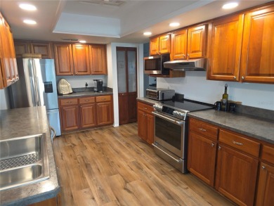 Timber Pines 2 Bedroom Home 2 Full Bathrooms And A Screened 2 on Timber Pines Golf Course in Florida - for sale on GolfHomes.com, golf home, golf lot