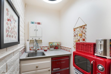 Tremendous opportunity in a terrific neighborhood! This unique on London Bridge Golf Course in Arizona - for sale on GolfHomes.com, golf home, golf lot