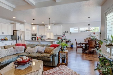 Beautifully maintained home complete with a social membership to on SpurWing Country Club in Idaho - for sale on GolfHomes.com, golf home, golf lot