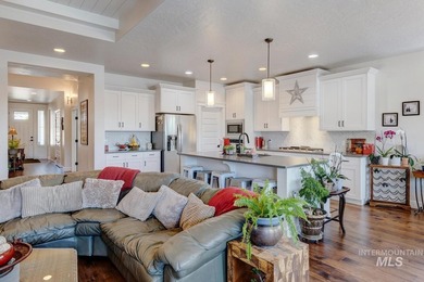 Beautifully maintained home complete with a social membership to on SpurWing Country Club in Idaho - for sale on GolfHomes.com, golf home, golf lot