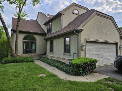 Start your next chapter here! You will fall in love with this on Schaumburg Golf Club in Illinois - for sale on GolfHomes.com, golf home, golf lot
