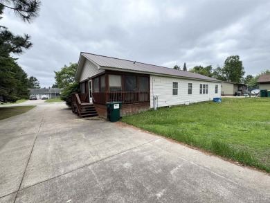 Welcome to this well-maintained 3-bedroom, 2-bath manufactured on Crystal View Municipal Golf Course in Michigan - for sale on GolfHomes.com, golf home, golf lot